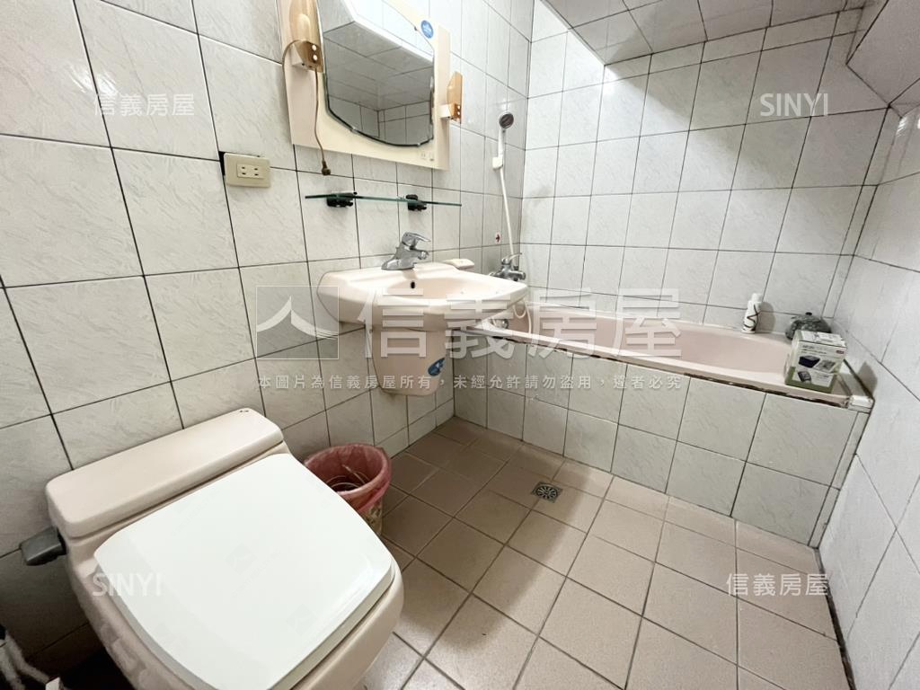松竹街成家車庫美透天房屋室內格局與周邊環境