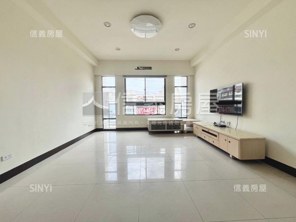 屋齡十年臨路透天店面房屋室內格局與周邊環境