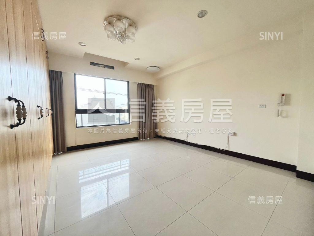 屋齡十年臨路透天店面房屋室內格局與周邊環境