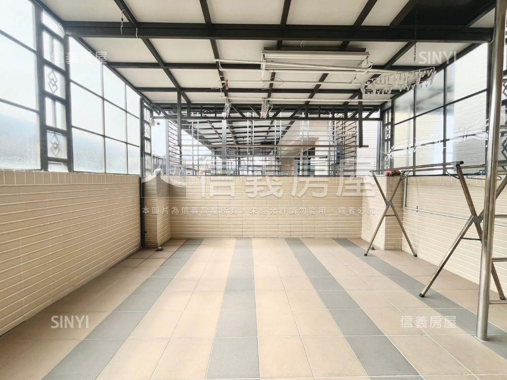 屋齡十年臨路透天店面房屋室內格局與周邊環境