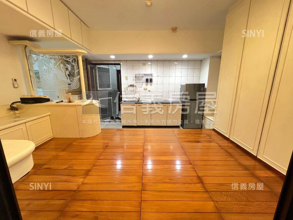 榮富萊登美套房房屋室內格局與周邊環境