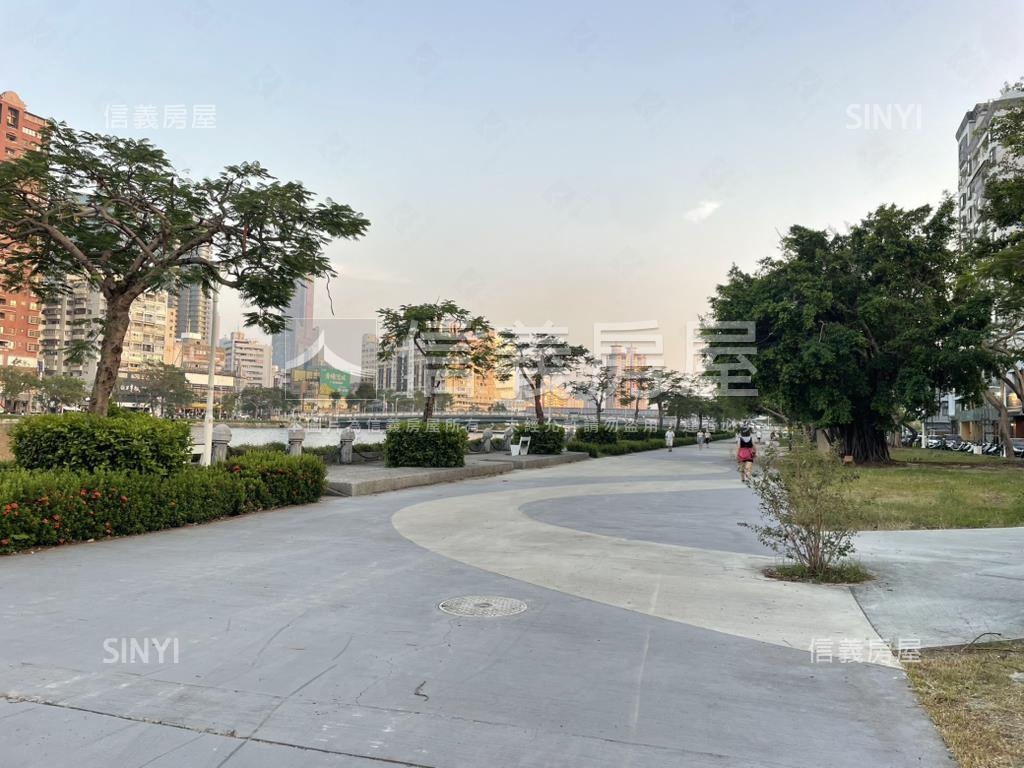 鹽埕｜港灣１號院面愛河戶房屋室內格局與周邊環境