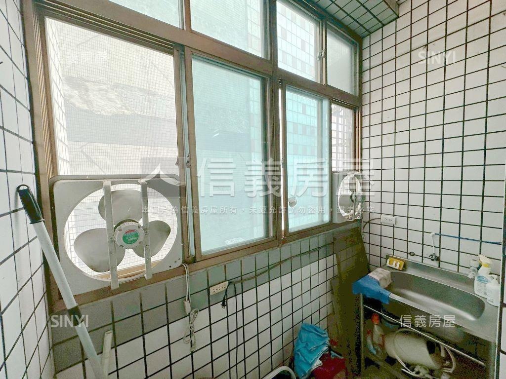 捷運站旁好用廠辦大空間房屋室內格局與周邊環境