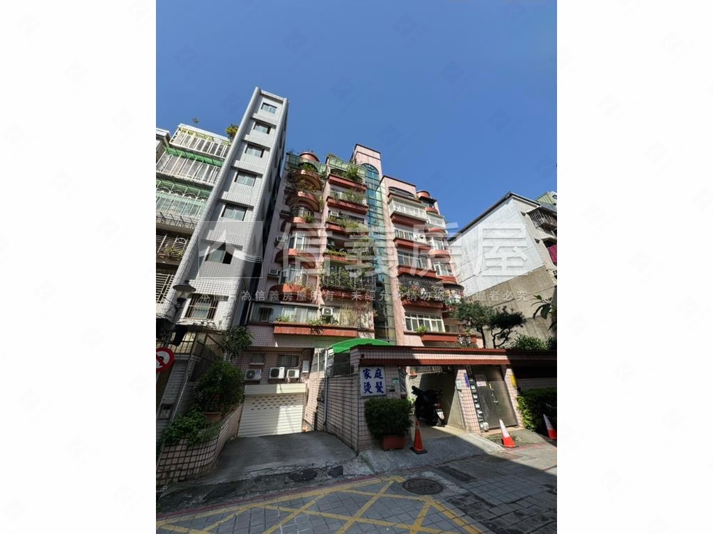 明湖芹園明亮三房車位房屋室內格局與周邊環境