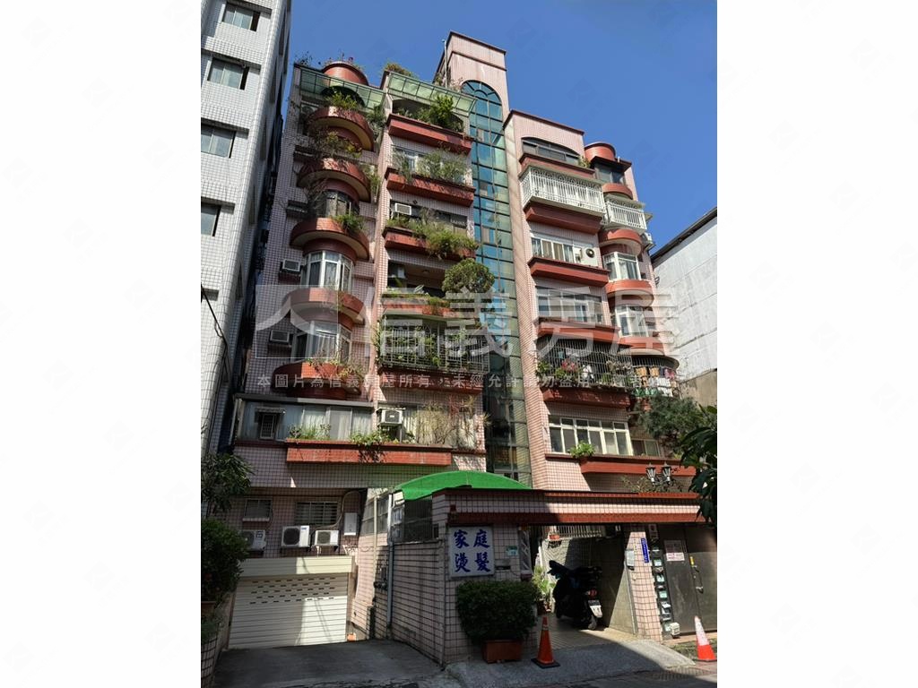 明湖芹園明亮三房車位房屋室內格局與周邊環境
