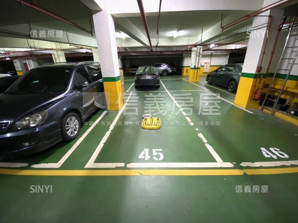名人尊品二４５號車位Ｂ２房屋室內格局與周邊環境