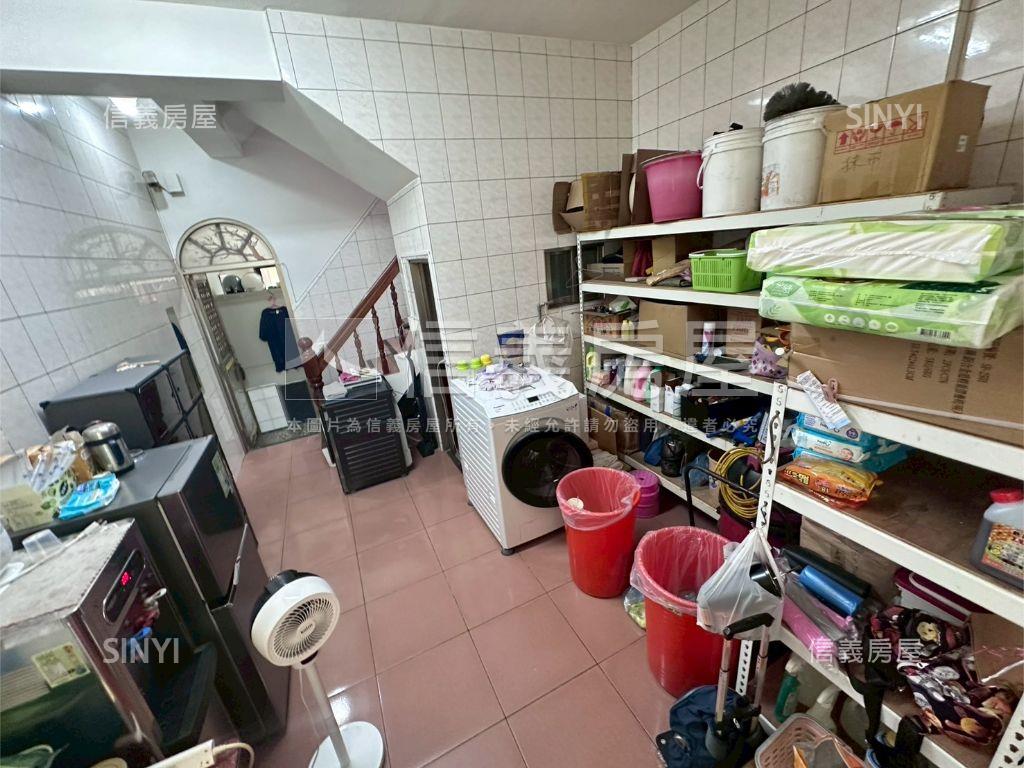 急售！西屯透天屋況好房屋室內格局與周邊環境