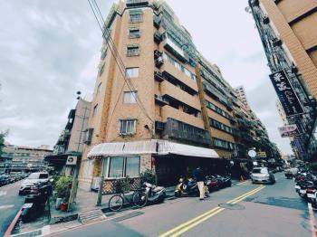 臨近公園。綠意享生活３房