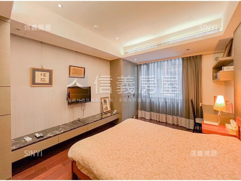 鄉林皇居後棟裝潢樹梢戶房屋室內格局與周邊環境