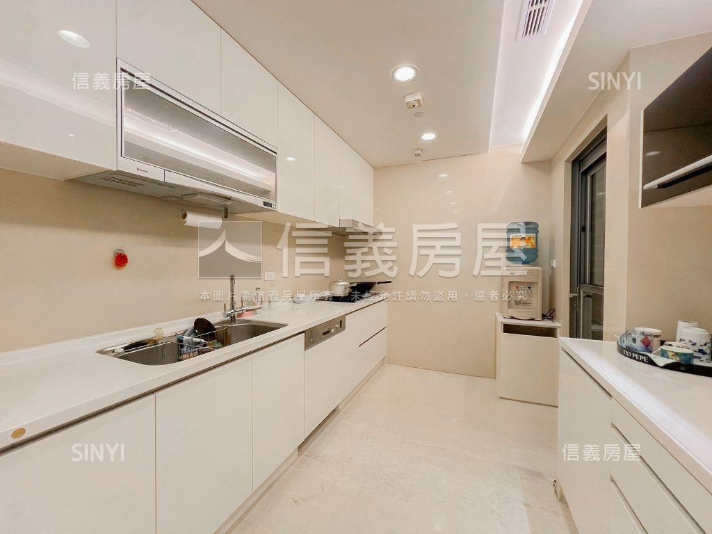 鄉林皇居後棟裝潢樹梢戶房屋室內格局與周邊環境