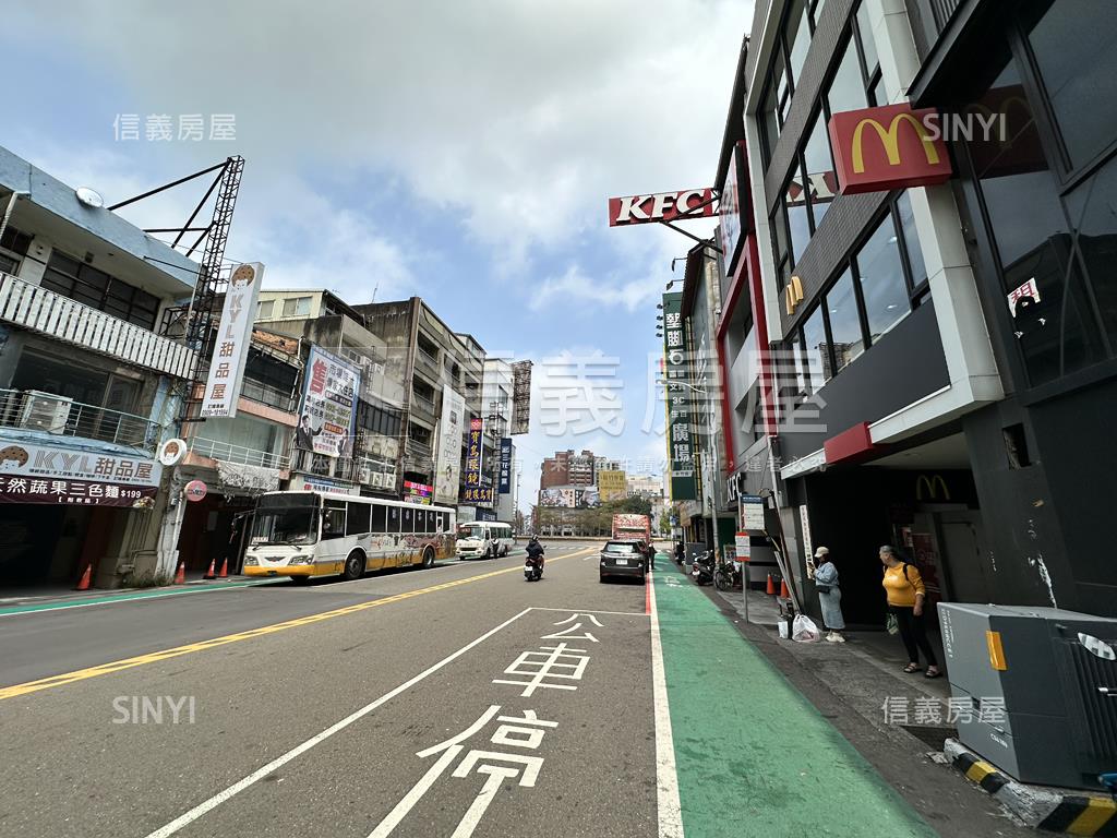 火車站前中正圓環店面房屋室內格局與周邊環境