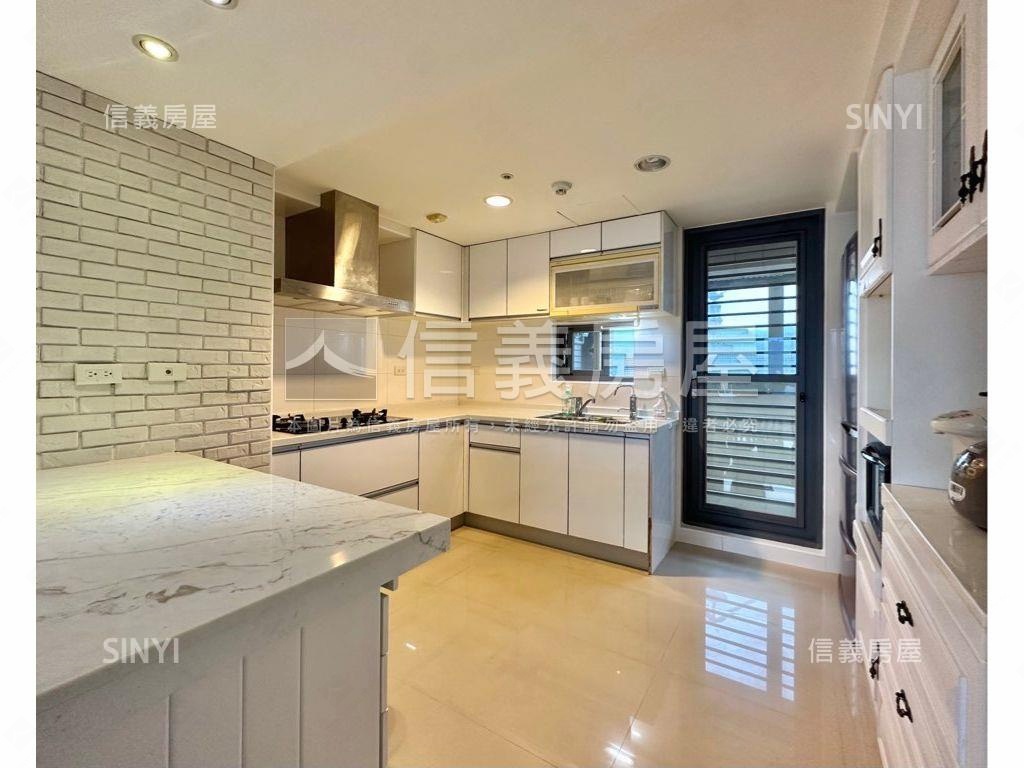 帝王尊爵館藏樓中樓房屋室內格局與周邊環境