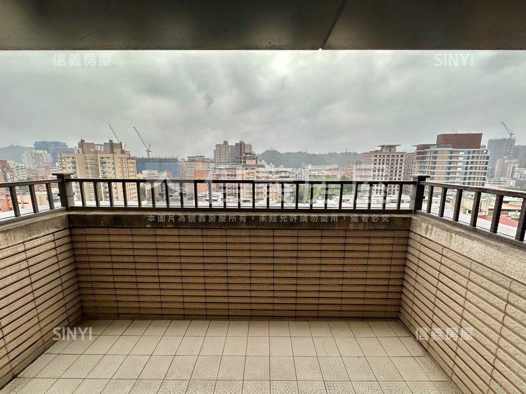 帝王尊爵館藏樓中樓房屋室內格局與周邊環境