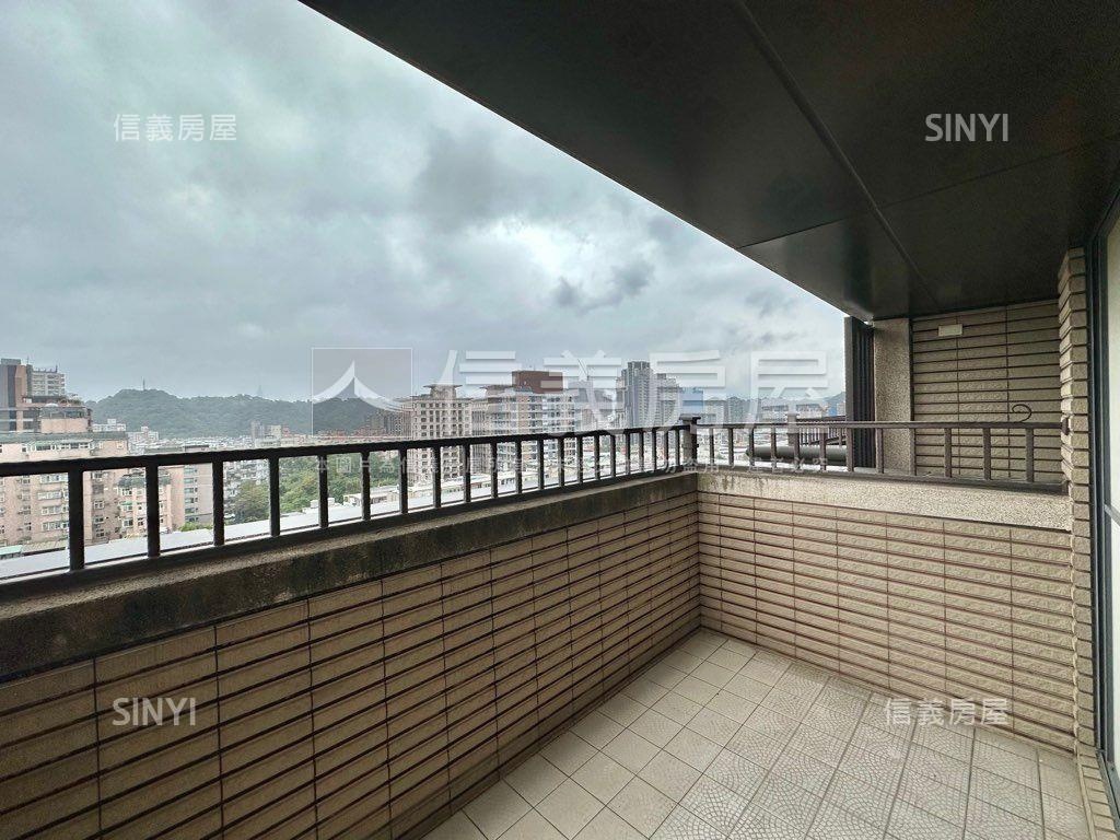 帝王尊爵館藏樓中樓房屋室內格局與周邊環境