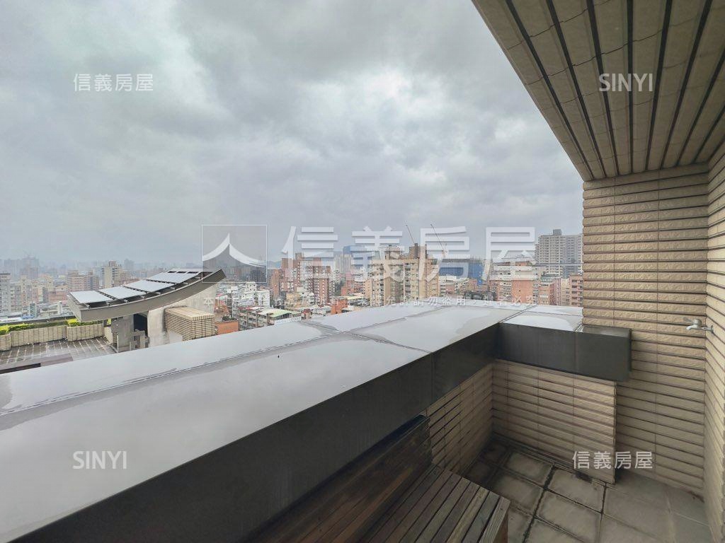 帝王尊爵館藏樓中樓房屋室內格局與周邊環境