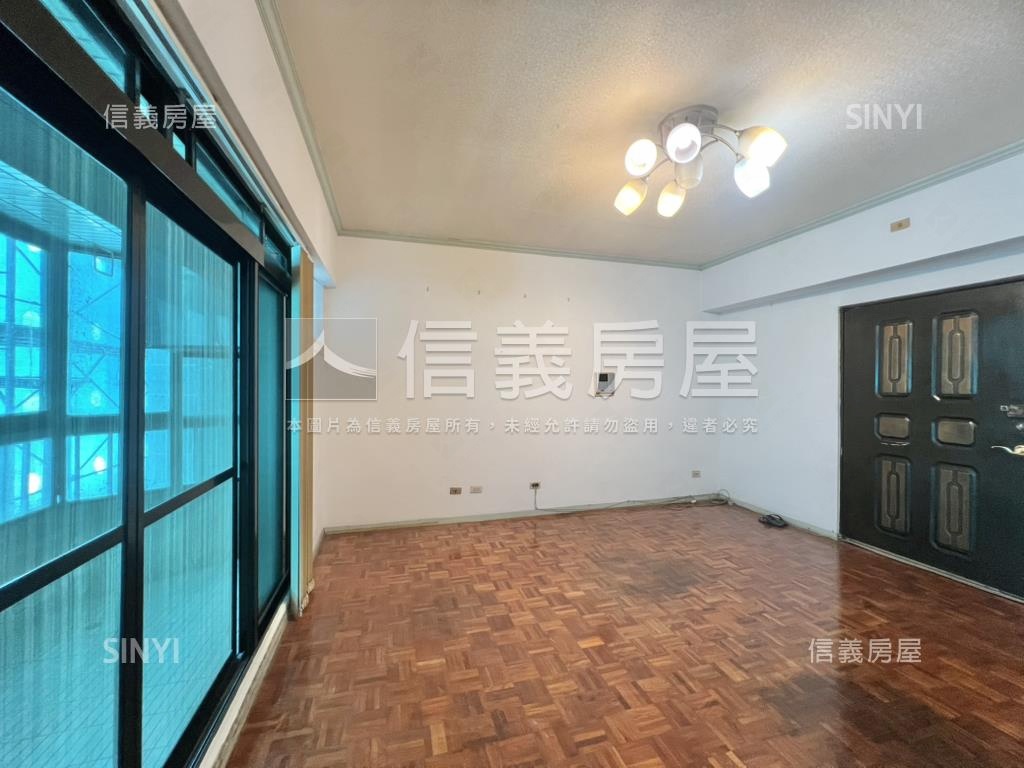 專任龍門台大學府管理邊間房屋室內格局與周邊環境
