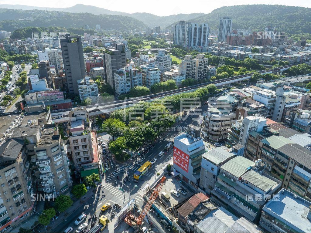 天母捷運公園景觀戶房屋室內格局與周邊環境