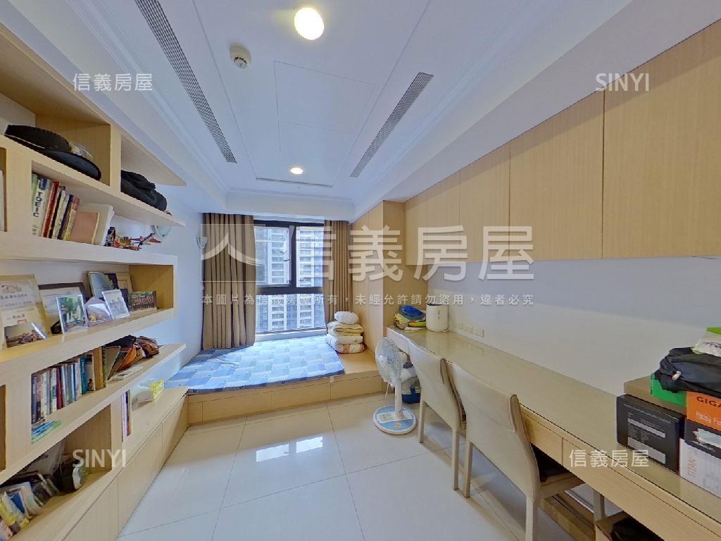 天青邊間四房附雙車位房屋室內格局與周邊環境