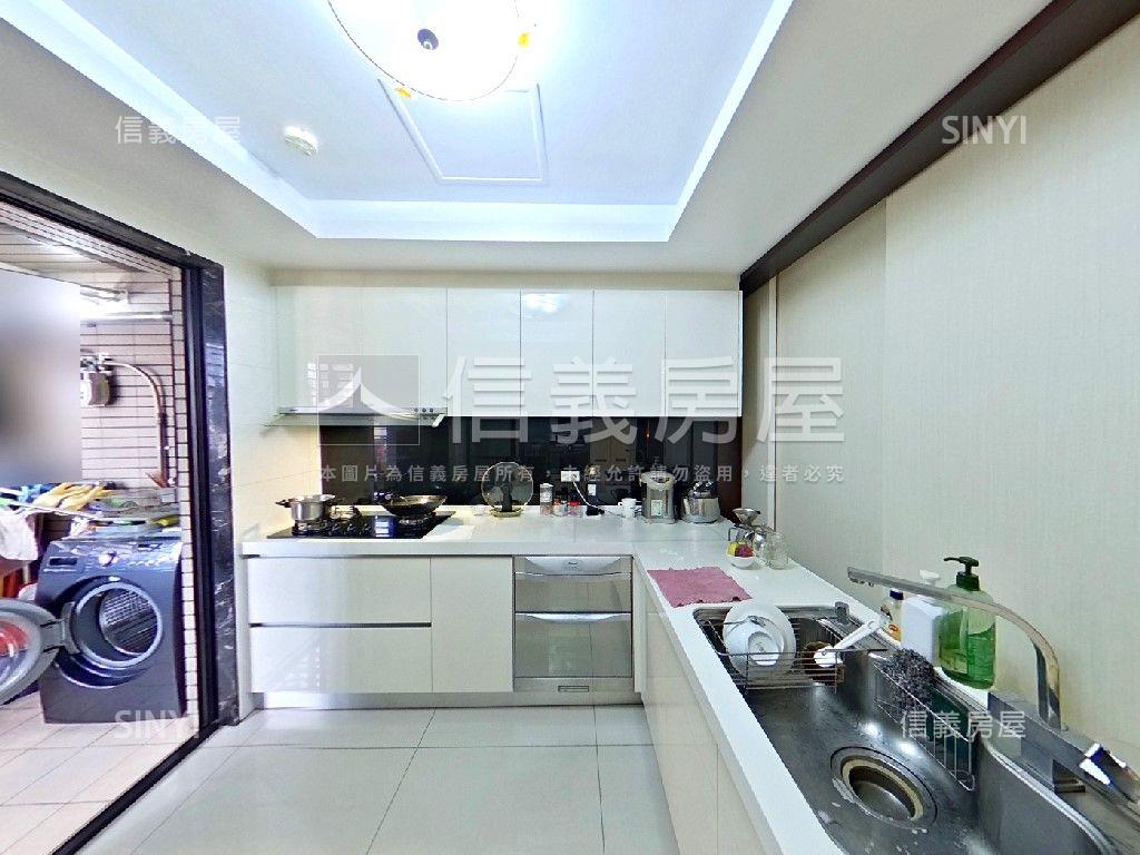 天青邊間四房附雙車位房屋室內格局與周邊環境