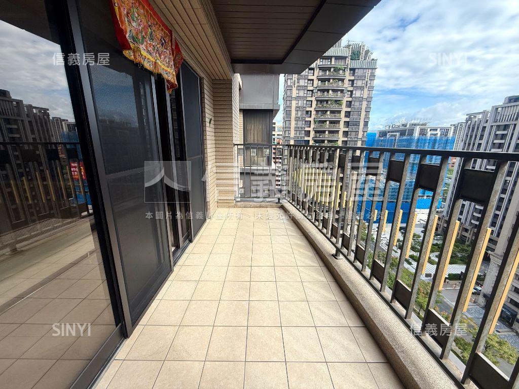 天青邊間四房附雙車位房屋室內格局與周邊環境