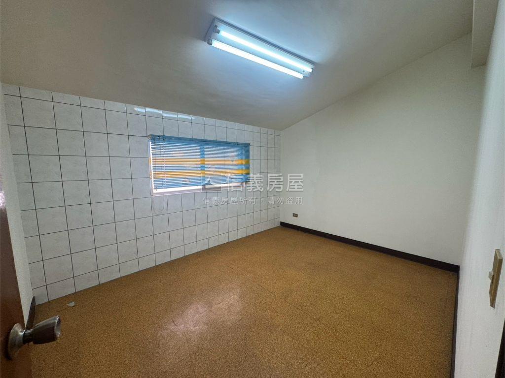 極品✿低總價臨活路透天房屋室內格局與周邊環境