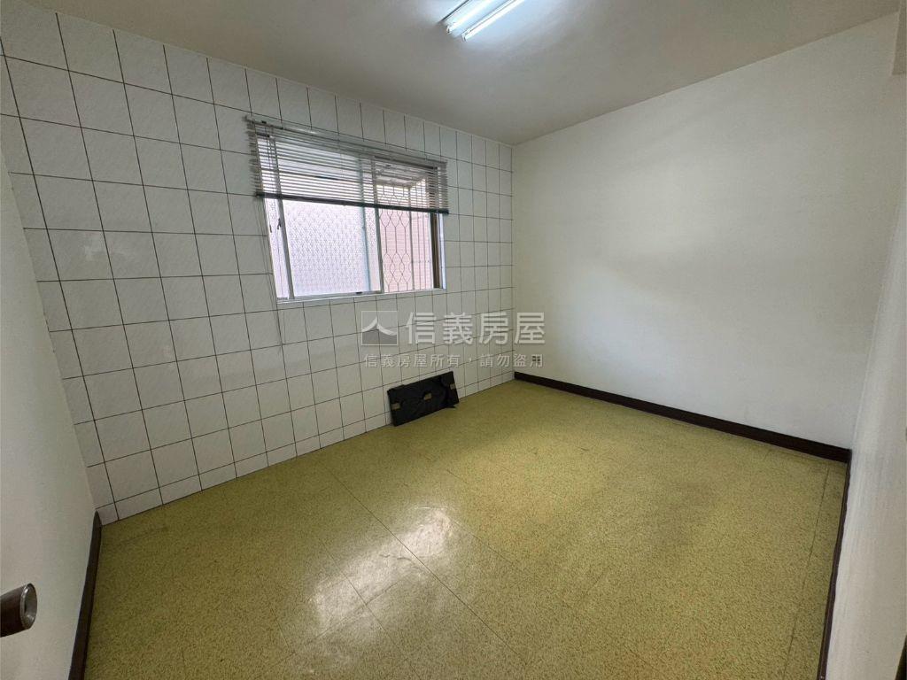 極品✿低總價臨活路透天房屋室內格局與周邊環境