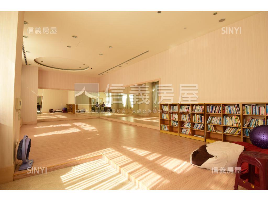 美麗再興高樓景觀三房車位房屋室內格局與周邊環境