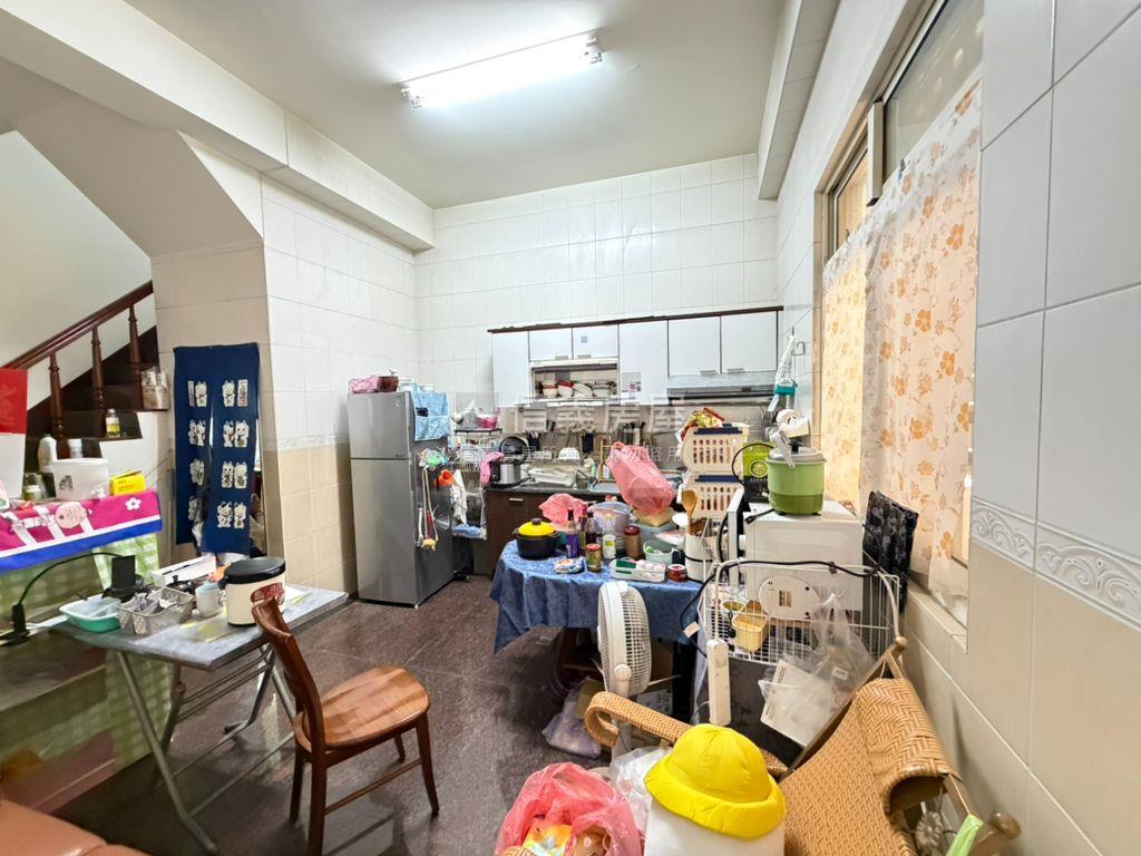 稀有釋出朝南有車庫別墅房屋室內格局與周邊環境