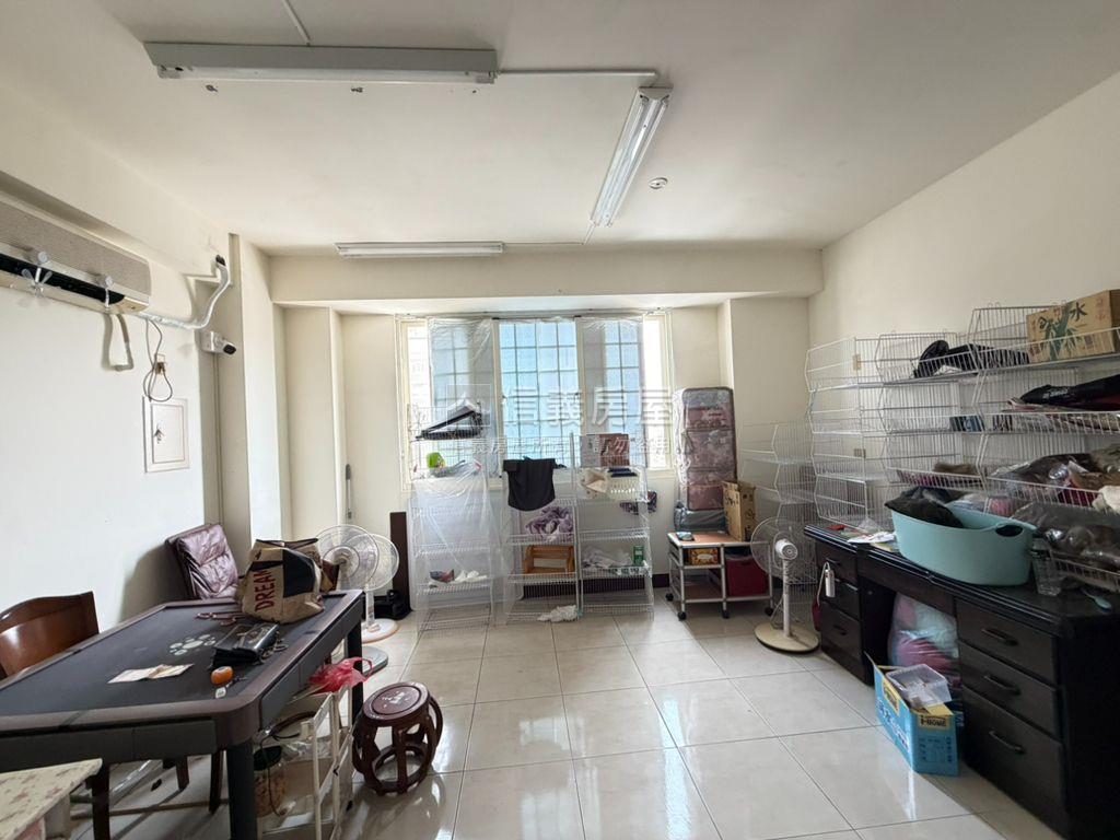 稀有釋出朝南有車庫別墅房屋室內格局與周邊環境