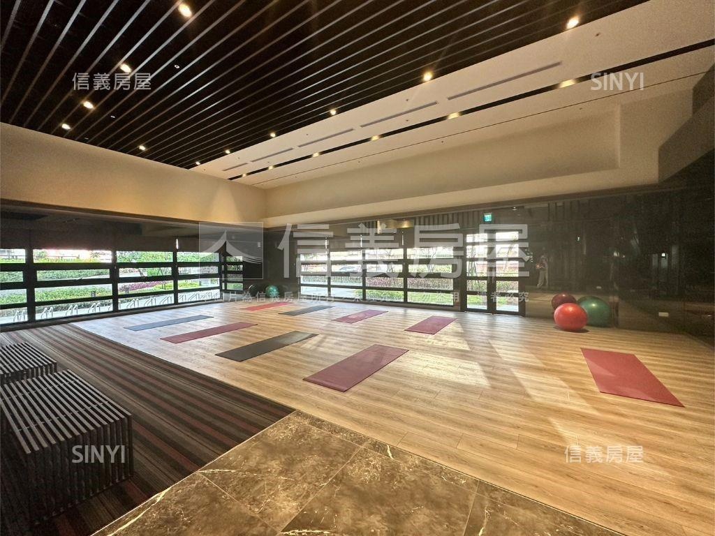 捷運景觀大兩房附車位房屋室內格局與周邊環境