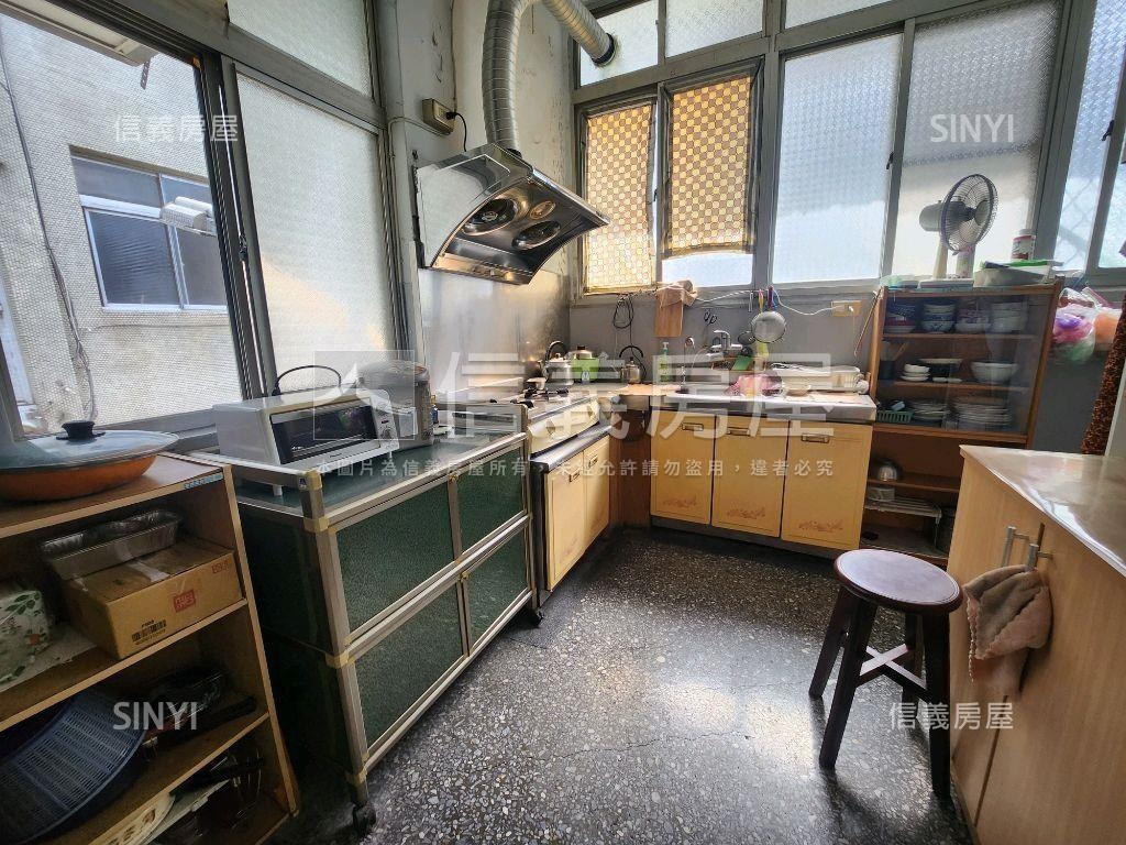 華榮市場邊間大透天房屋室內格局與周邊環境