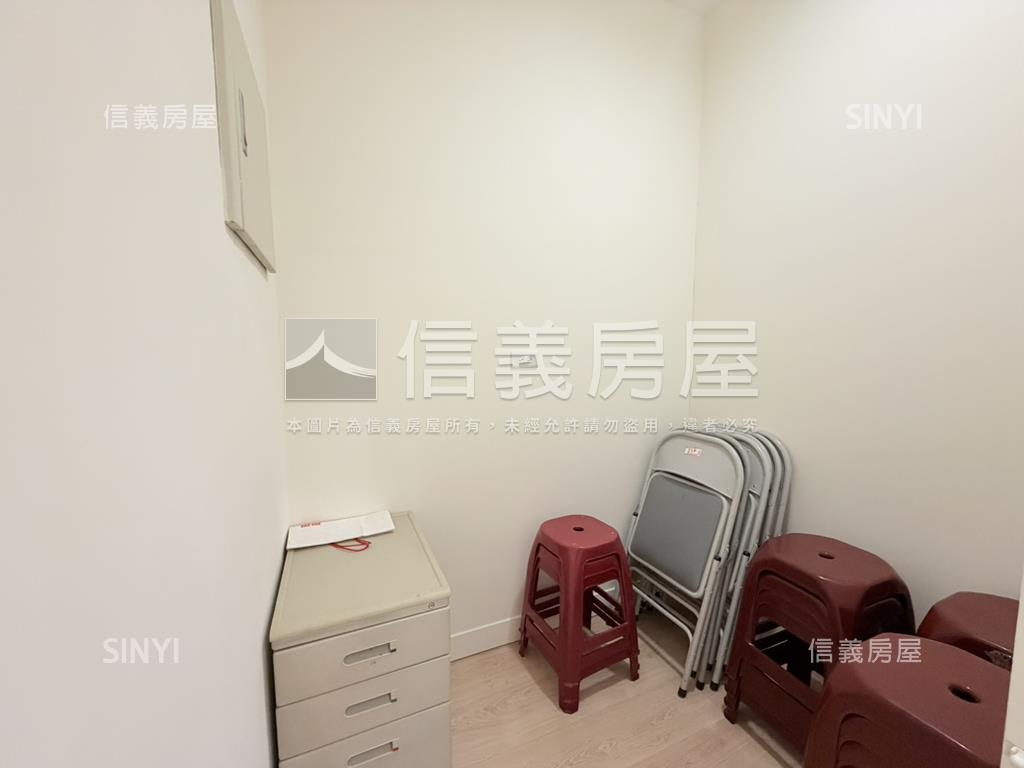 正河南路收租燙金店面－１房屋室內格局與周邊環境