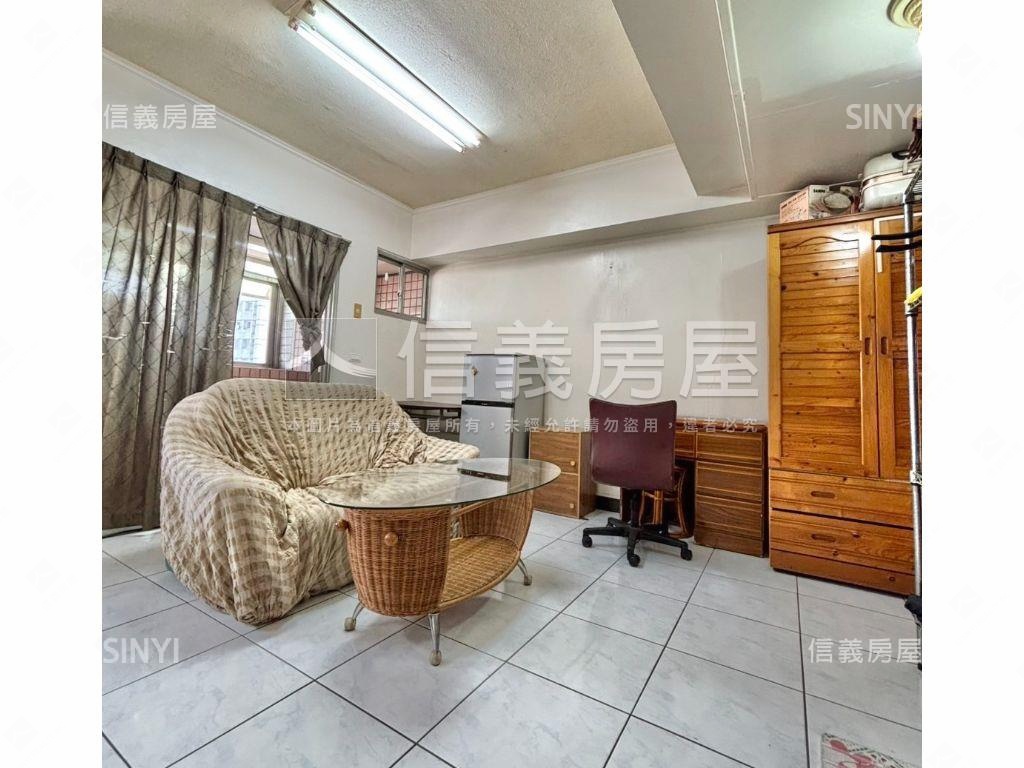 近文心櫻花站大套房房屋室內格局與周邊環境