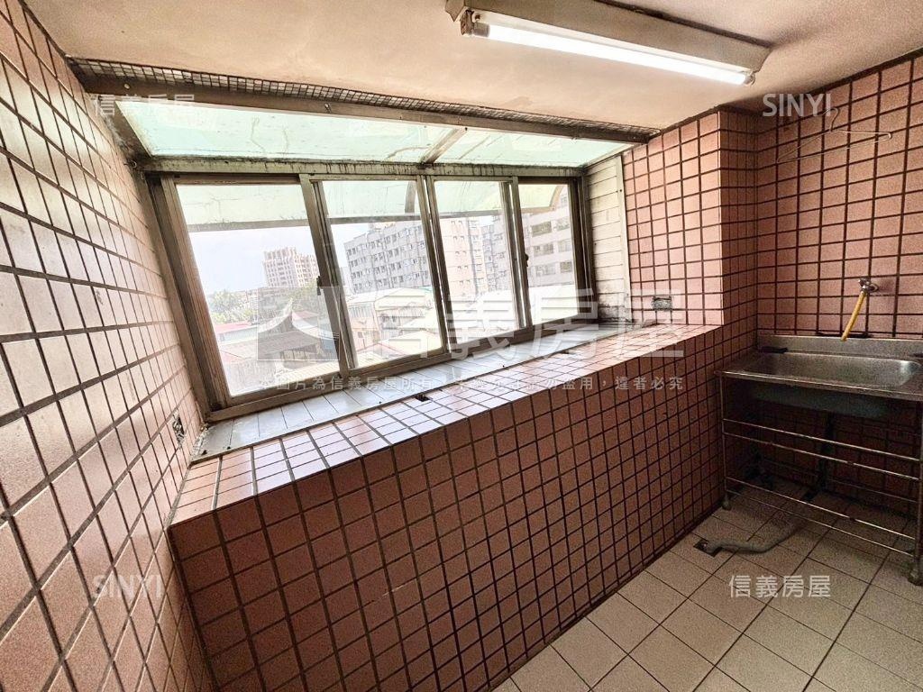 近文心櫻花站大套房房屋室內格局與周邊環境