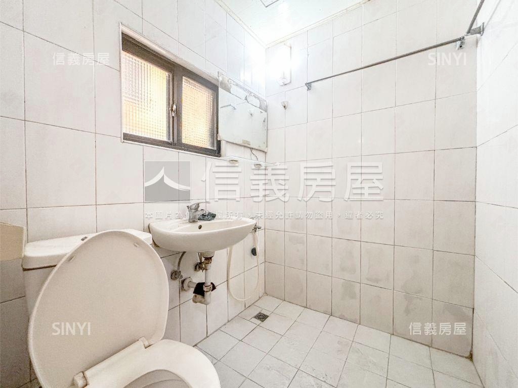 近輕軌正路透天房屋室內格局與周邊環境