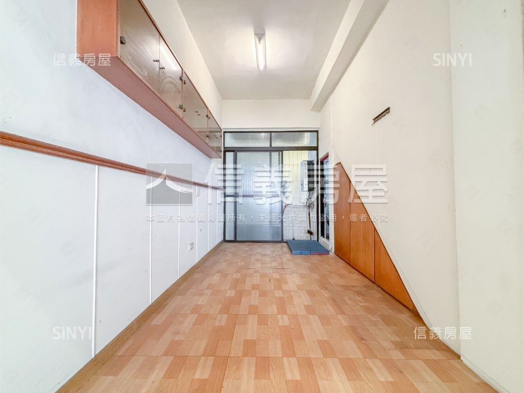 近輕軌正路透天房屋室內格局與周邊環境