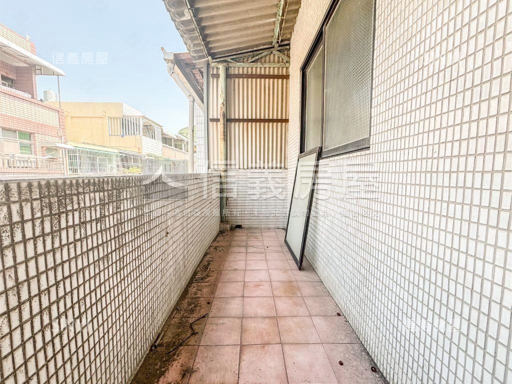 近輕軌正路透天房屋室內格局與周邊環境