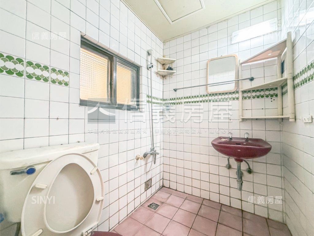 近輕軌正路透天房屋室內格局與周邊環境