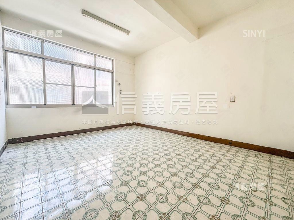 近輕軌正路透天房屋室內格局與周邊環境