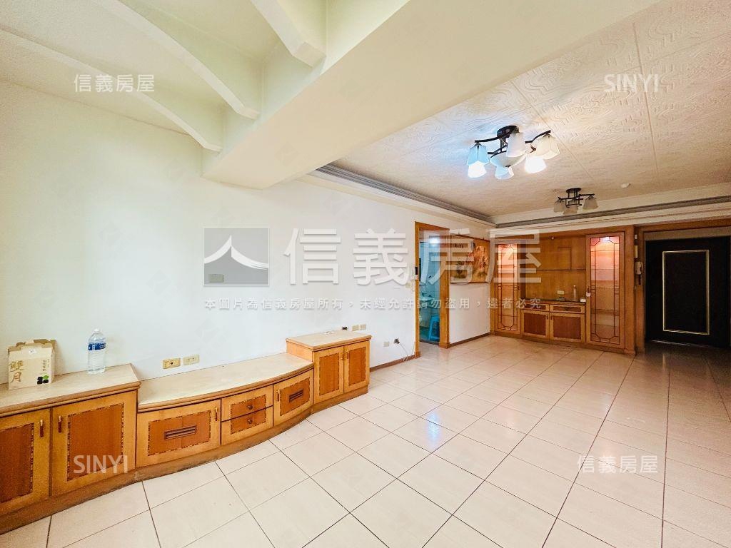 經國家樂福全球家大三房房屋室內格局與周邊環境