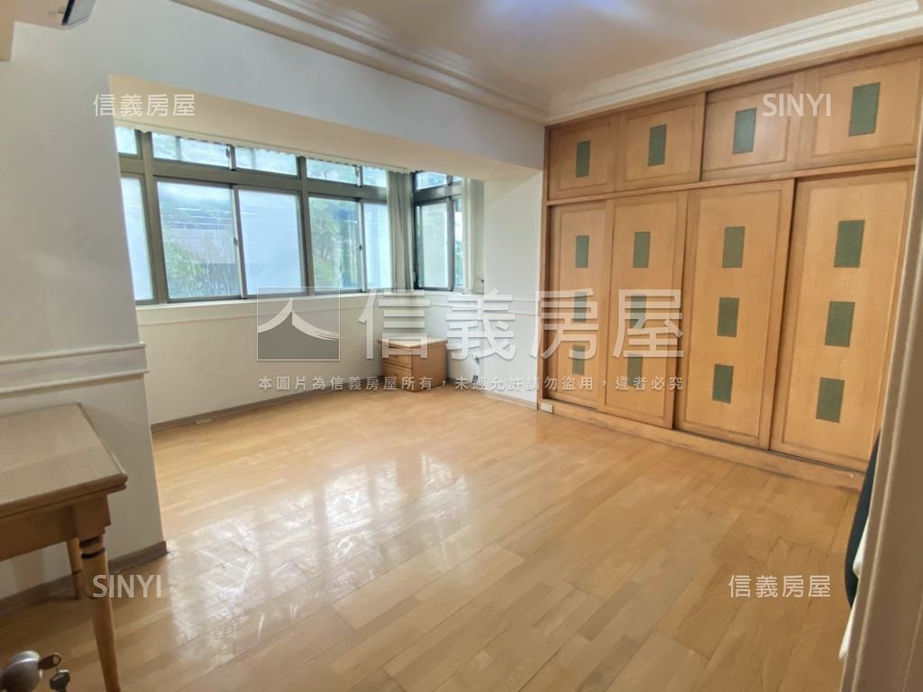 經國家樂福全球家大三房房屋室內格局與周邊環境