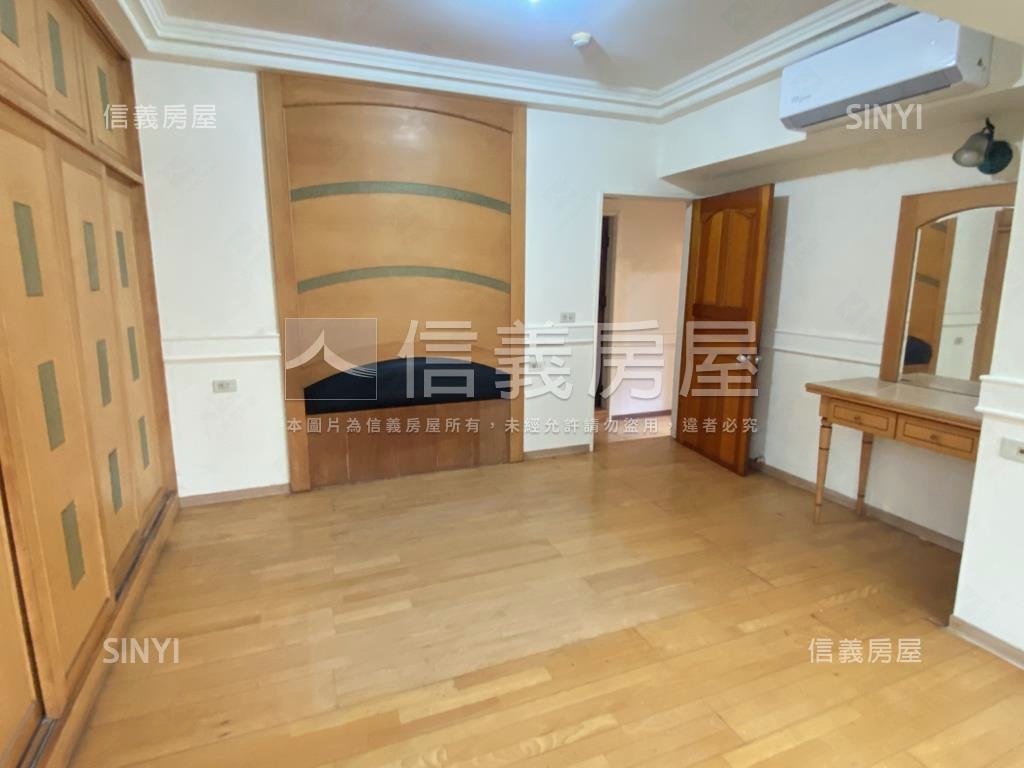 經國家樂福全球家大三房房屋室內格局與周邊環境