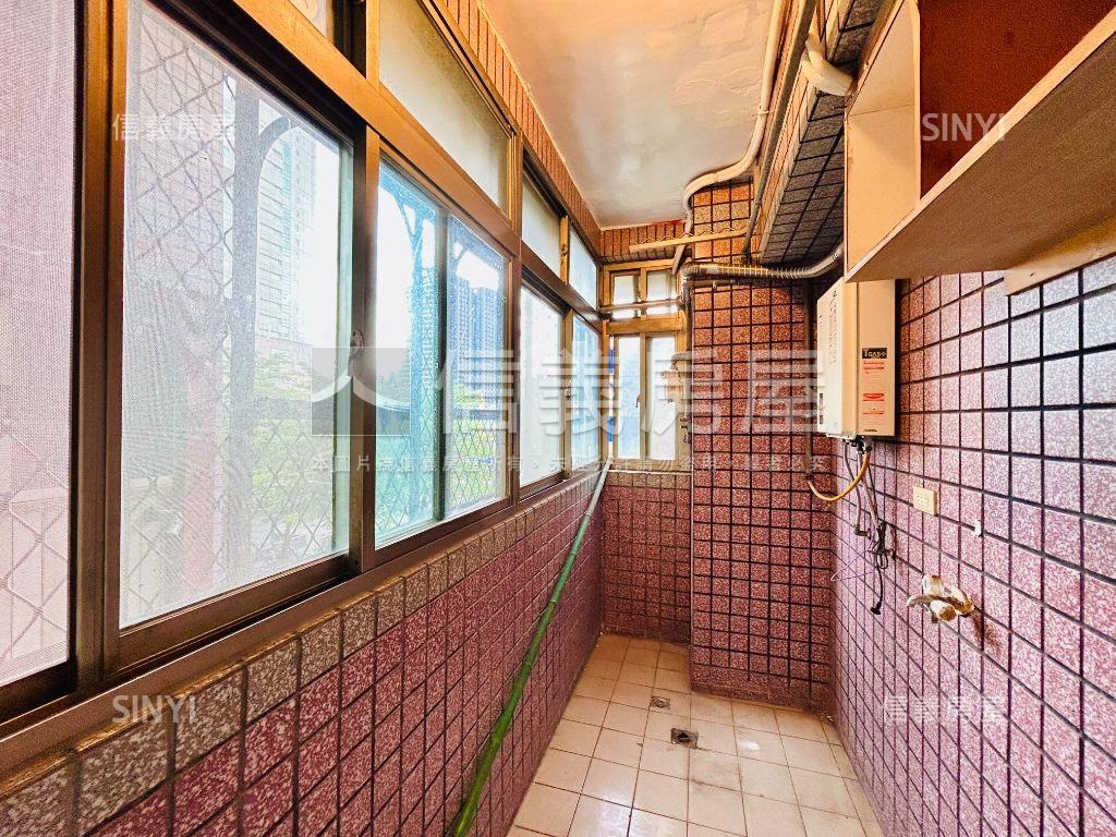經國家樂福全球家大三房房屋室內格局與周邊環境
