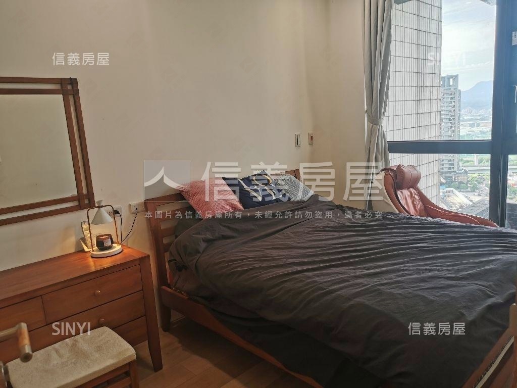 高樓裝潢美景附平移車位房屋室內格局與周邊環境