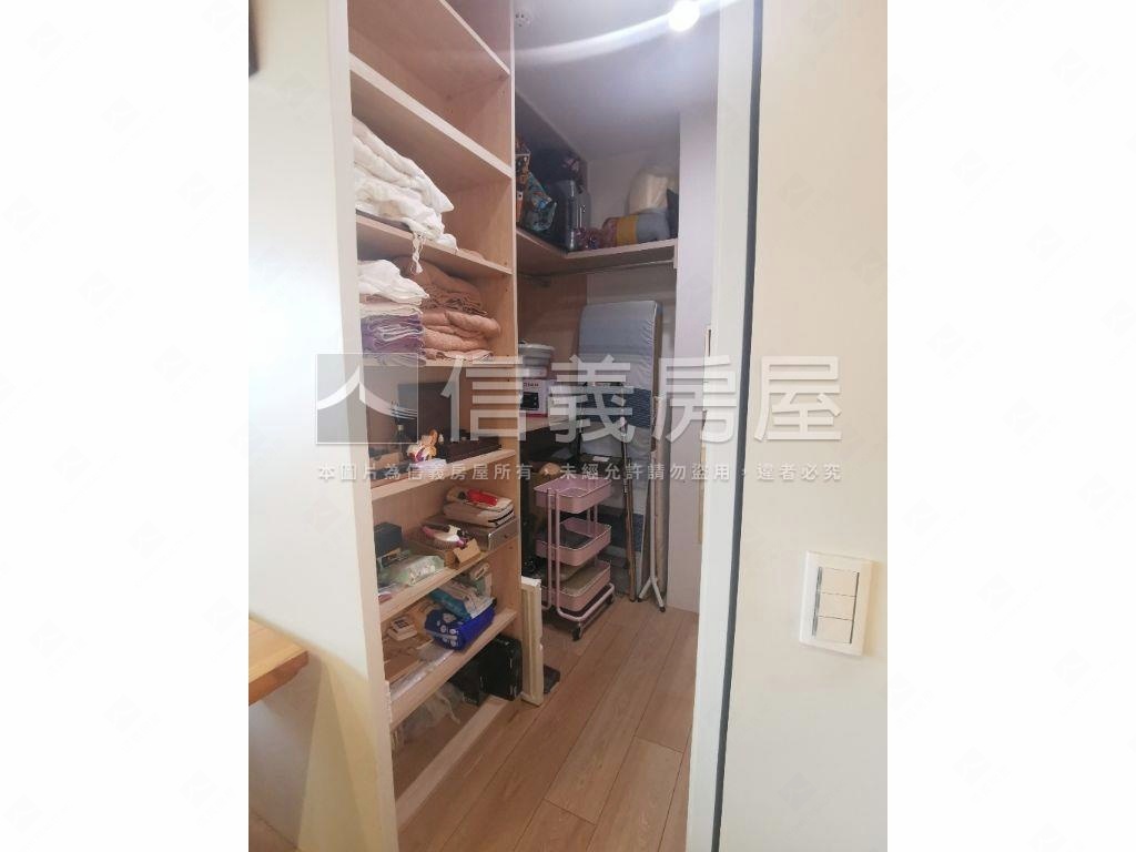 高樓裝潢美景附平移車位房屋室內格局與周邊環境