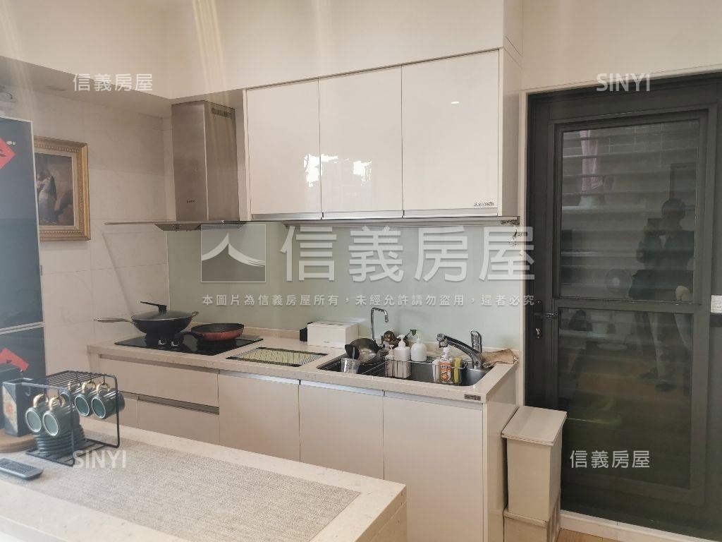 高樓裝潢美景附平移車位房屋室內格局與周邊環境