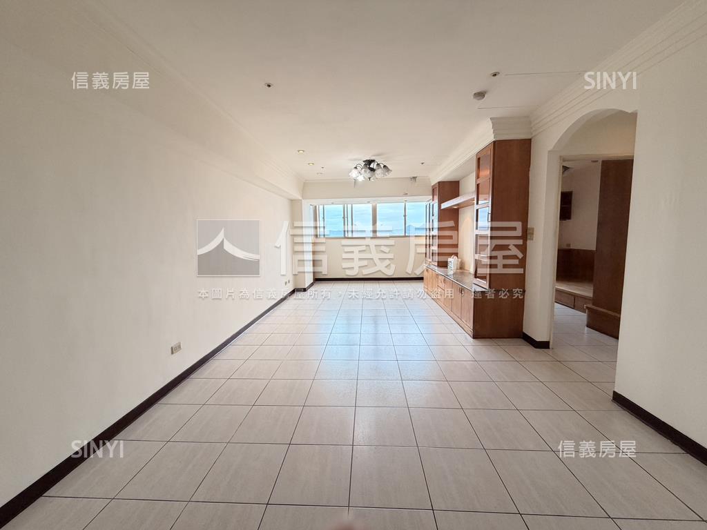 龍鳳雙星景觀四房車位房屋室內格局與周邊環境