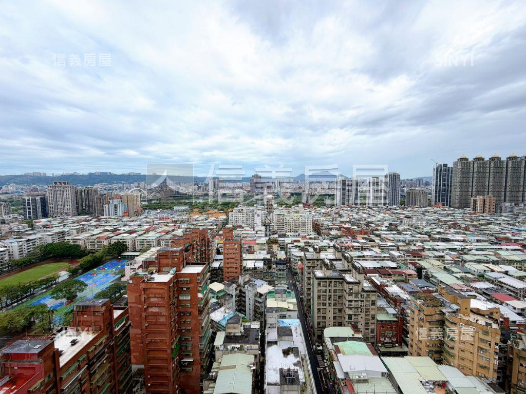 龍鳳雙星景觀四房車位房屋室內格局與周邊環境