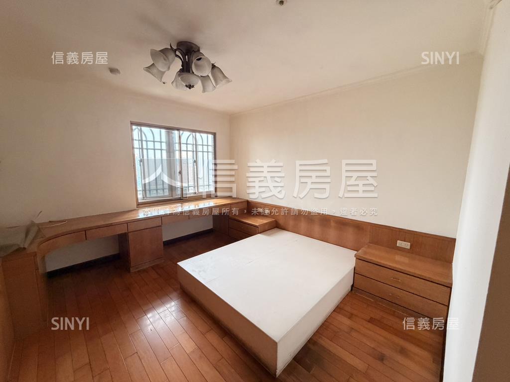 龍鳳雙星景觀四房車位房屋室內格局與周邊環境