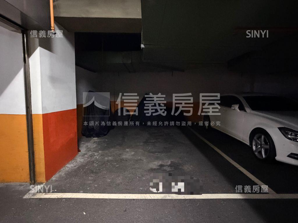 龍鳳雙星景觀四房車位房屋室內格局與周邊環境